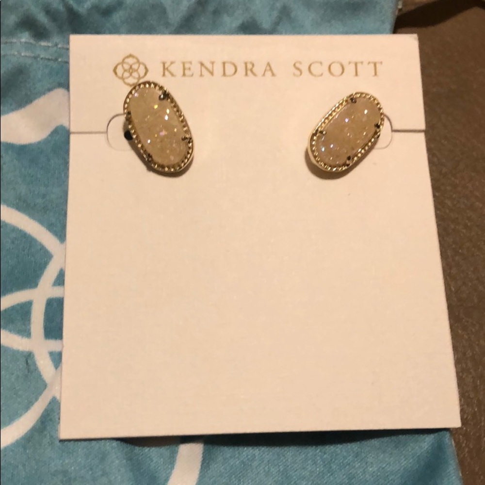 Kendra Scott White Druzy Ellie Gold stud.